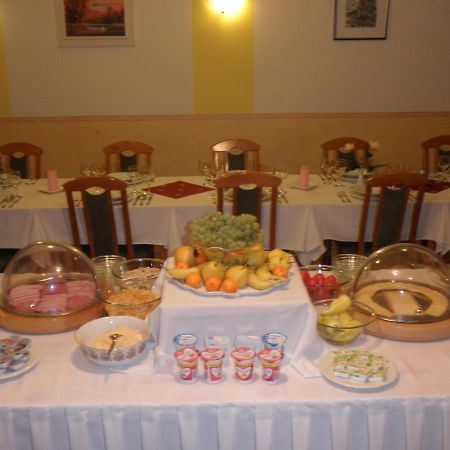 Bella Hotel Szeged Esterno foto
