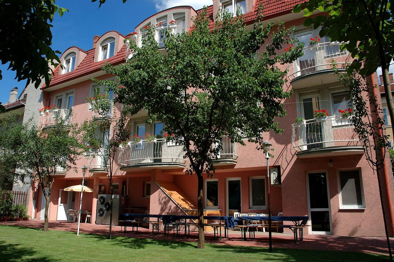 Bella Hotel Szeged Esterno foto