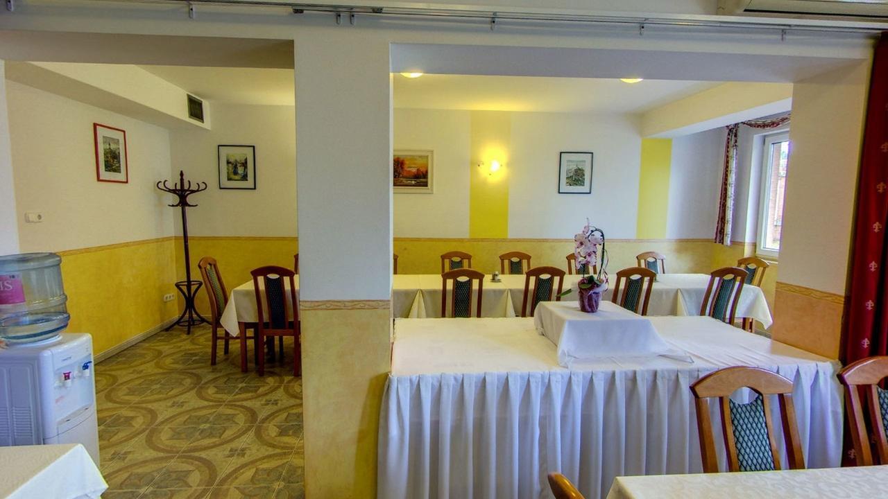 Bella Hotel Szeged Esterno foto