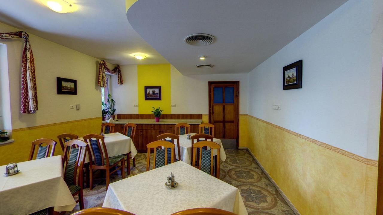 Bella Hotel Szeged Esterno foto