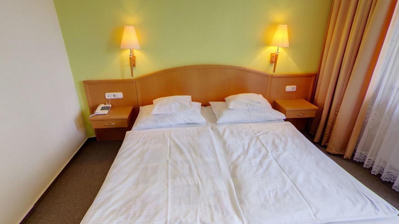 Bella Hotel Szeged Esterno foto
