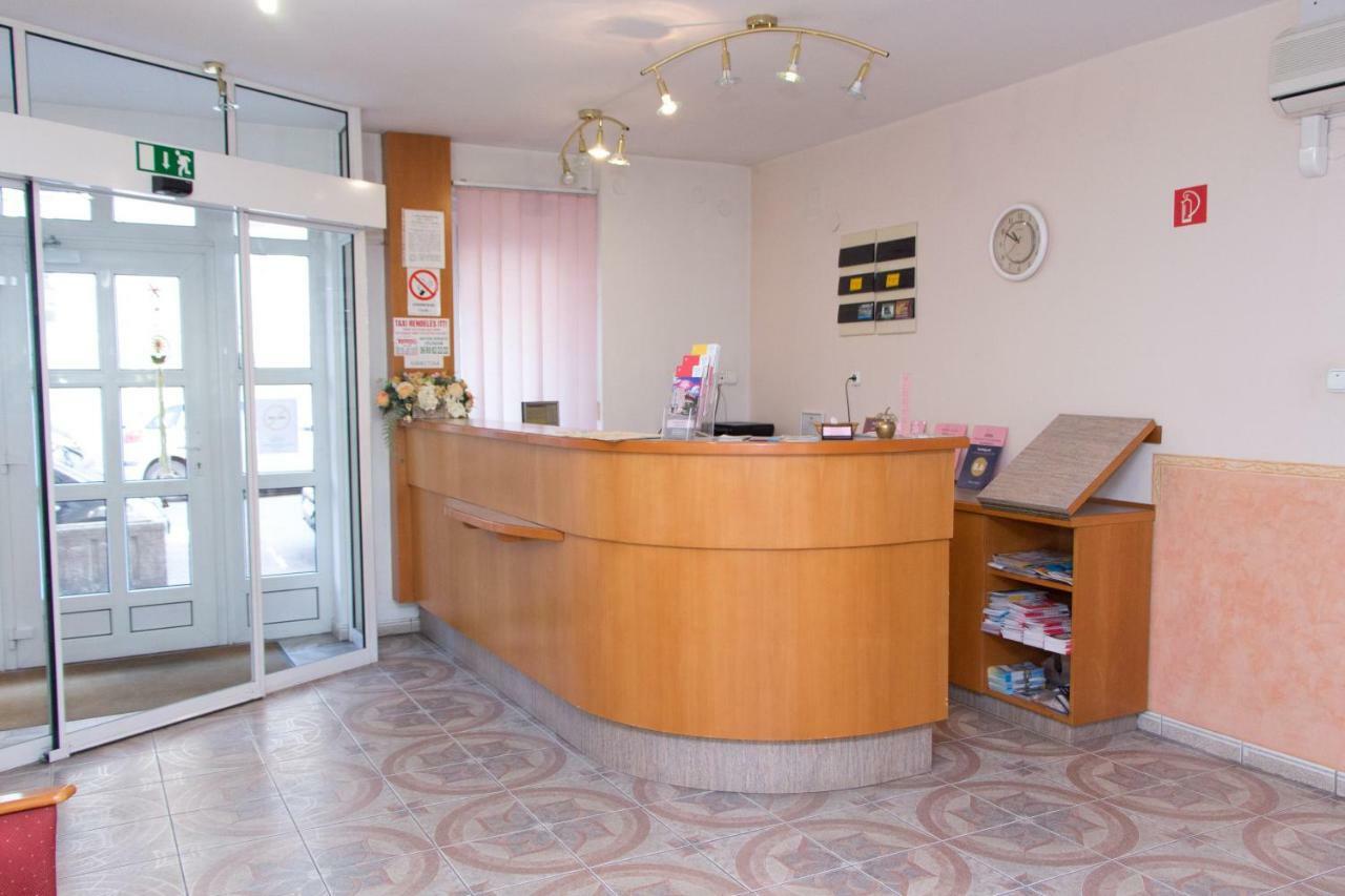 Bella Hotel Szeged Esterno foto