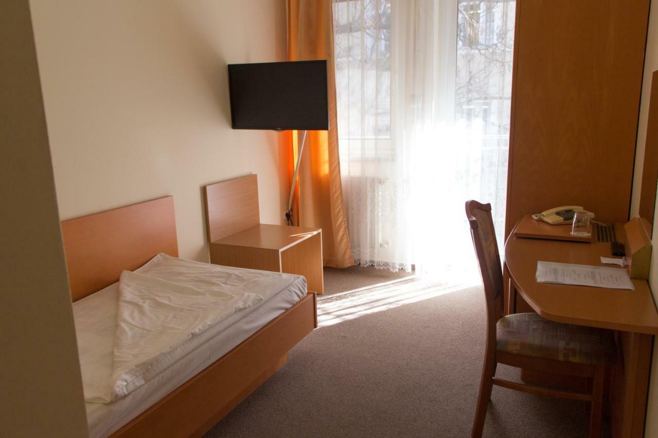Bella Hotel Szeged Esterno foto