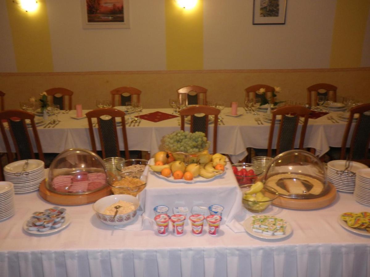 Bella Hotel Szeged Esterno foto